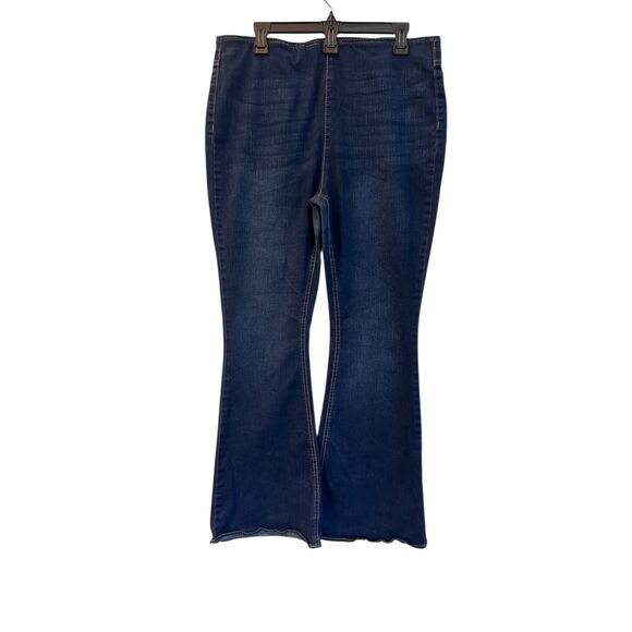 No Boundaries Flared Jeans Womens SIze XL (15-17) Dark Blue Denim Elastic Waist - Picture 1 of 3